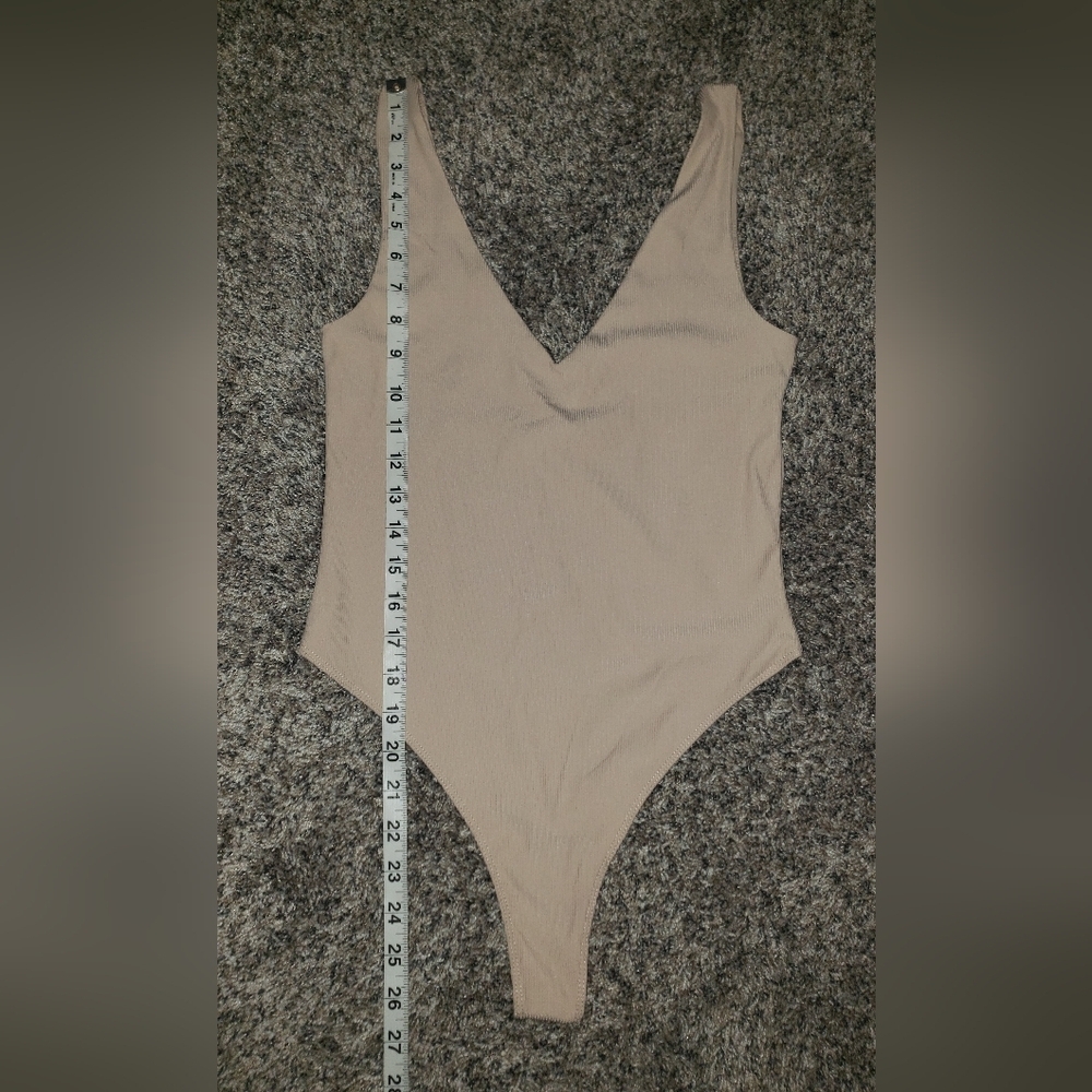 House Of Harlow 1960|NWOT| V-Neck Bodysuit - Picture 5 of 6